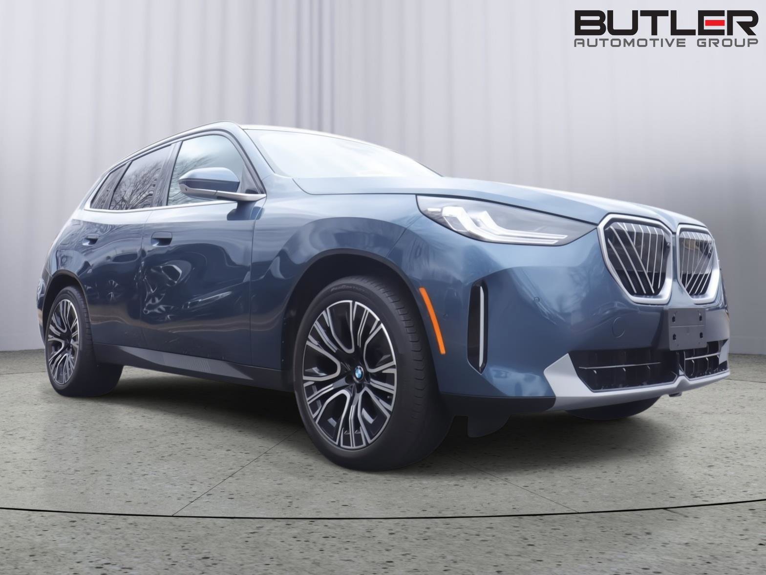 Used 2025 BMW X3 xDrive30i w/ Premium Package image 3