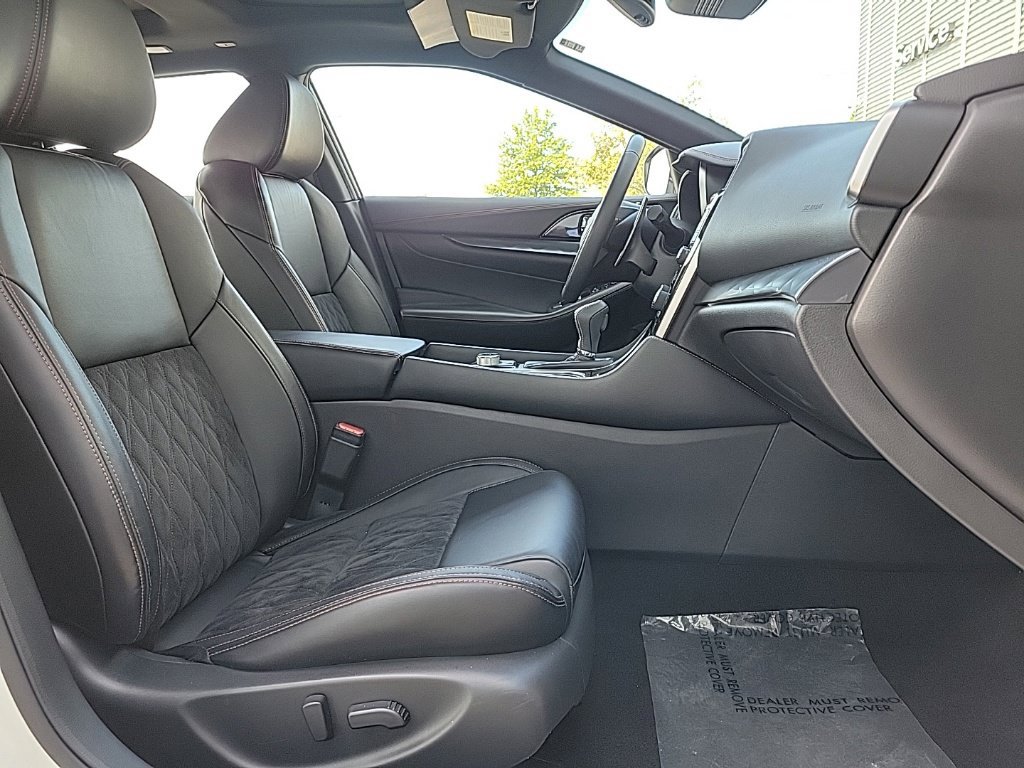 Used 2023 Nissan Maxima SR w/ Sport Mat Group FWD image 15