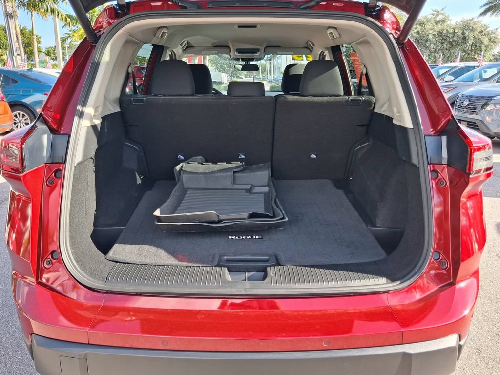 Used 2026 Nissan Rogue SV FWD image 12