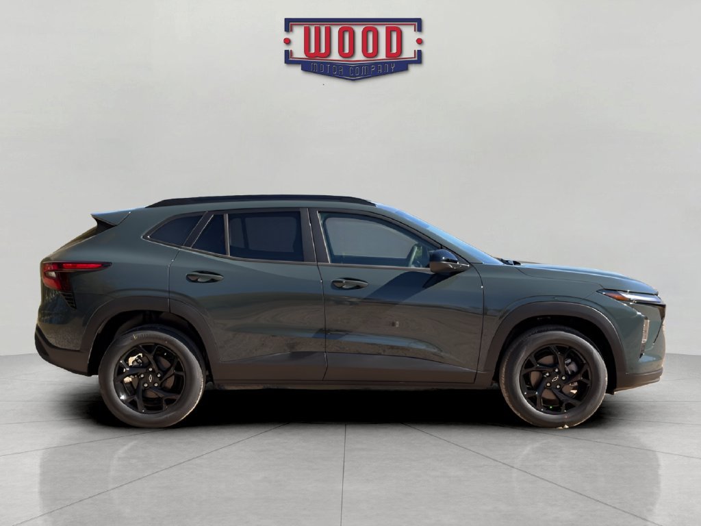 New 2026 Chevrolet Trax LT w/ Midnight Edition FWD image 2