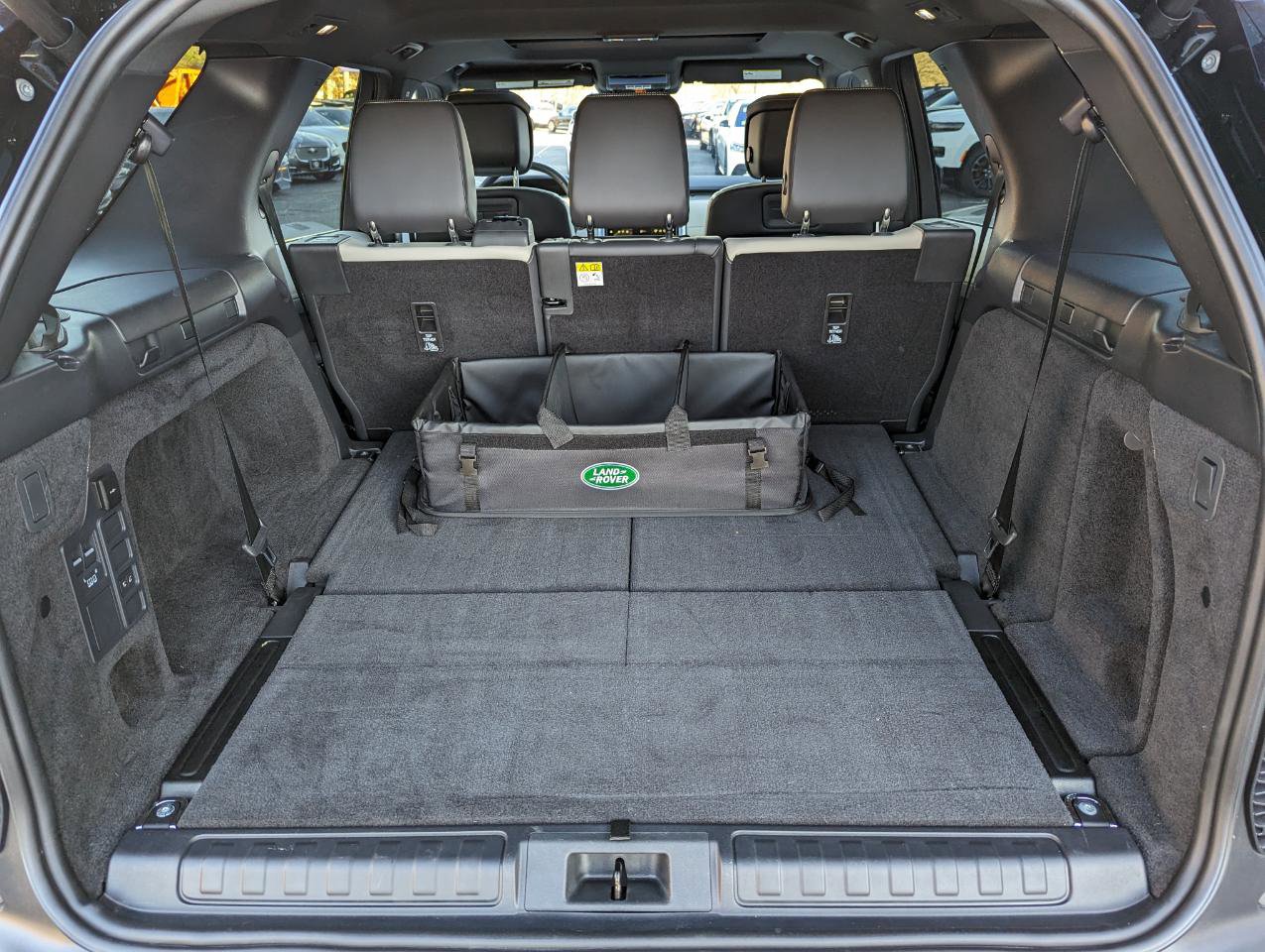 Used 2024 Land Rover Discovery Dynamic SE image 43