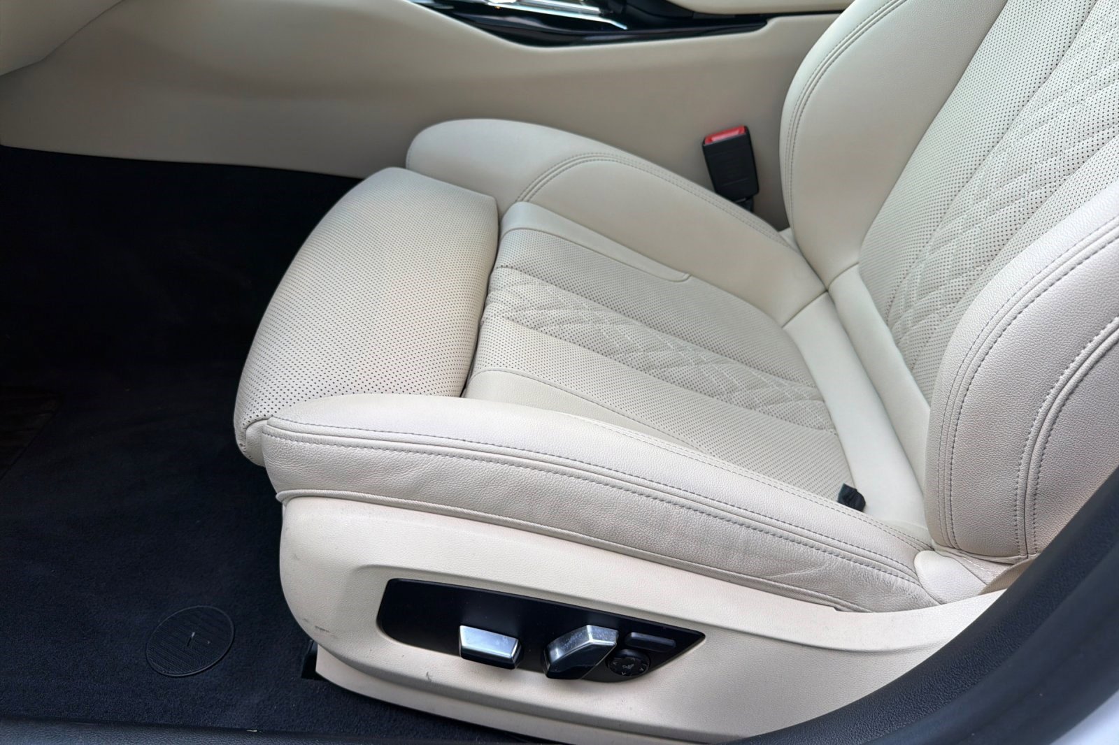 Used 2023 BMW 530i w/ Premium Package image 14