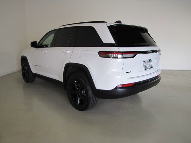 Used 2025 Jeep Grand Cherokee Altitude AWD/4WD image 24