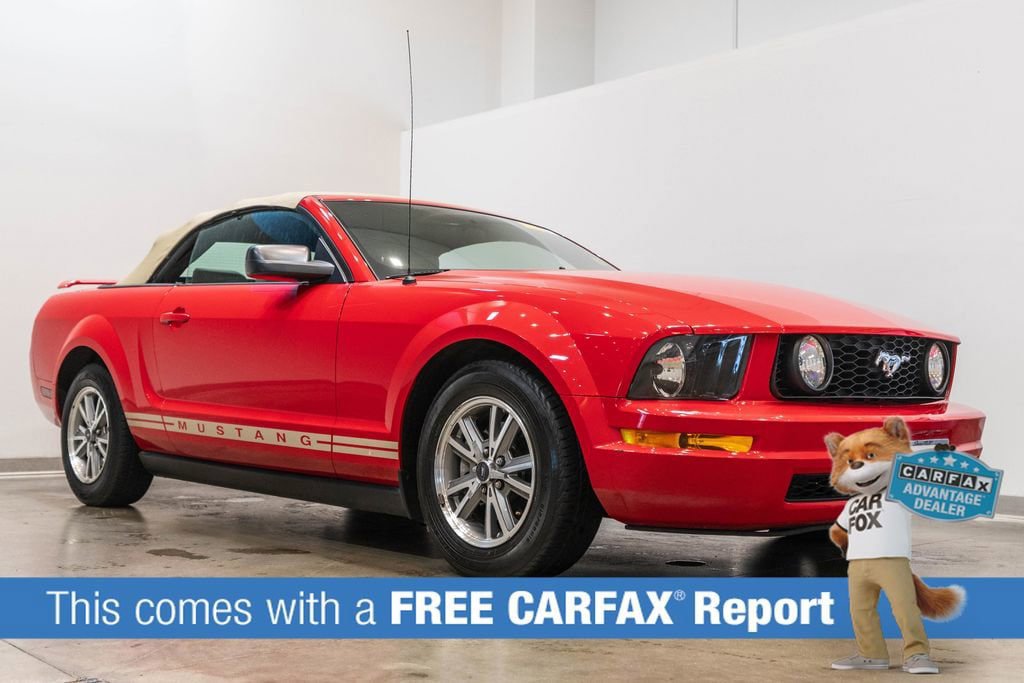 Used 2005 Ford Mustang Convertible RWD image 2