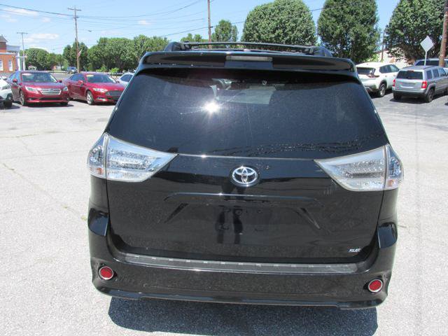 Used 2016 Toyota Sienna SE Premium FWD image 4