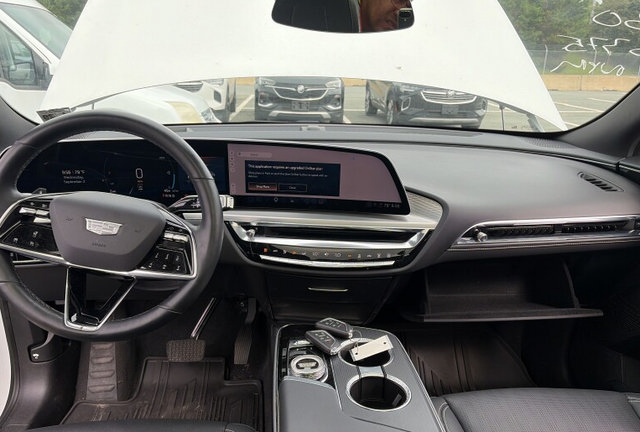 Used 2024 Cadillac Lyriq Sport AWD/4WD image 7