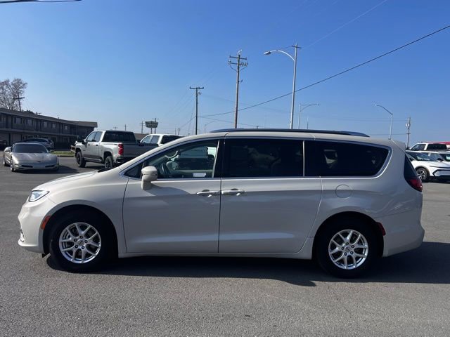 Used 2021 Chrysler Pacifica Touring-L image 10