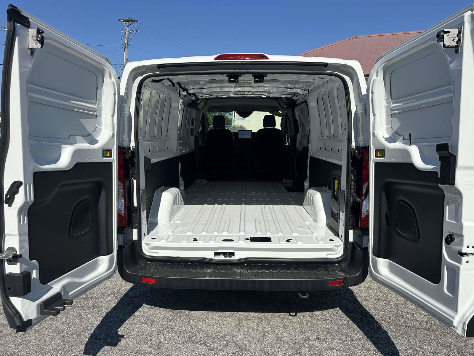 Certified 2023 Ford E-Transit Low Roof RWD image 31