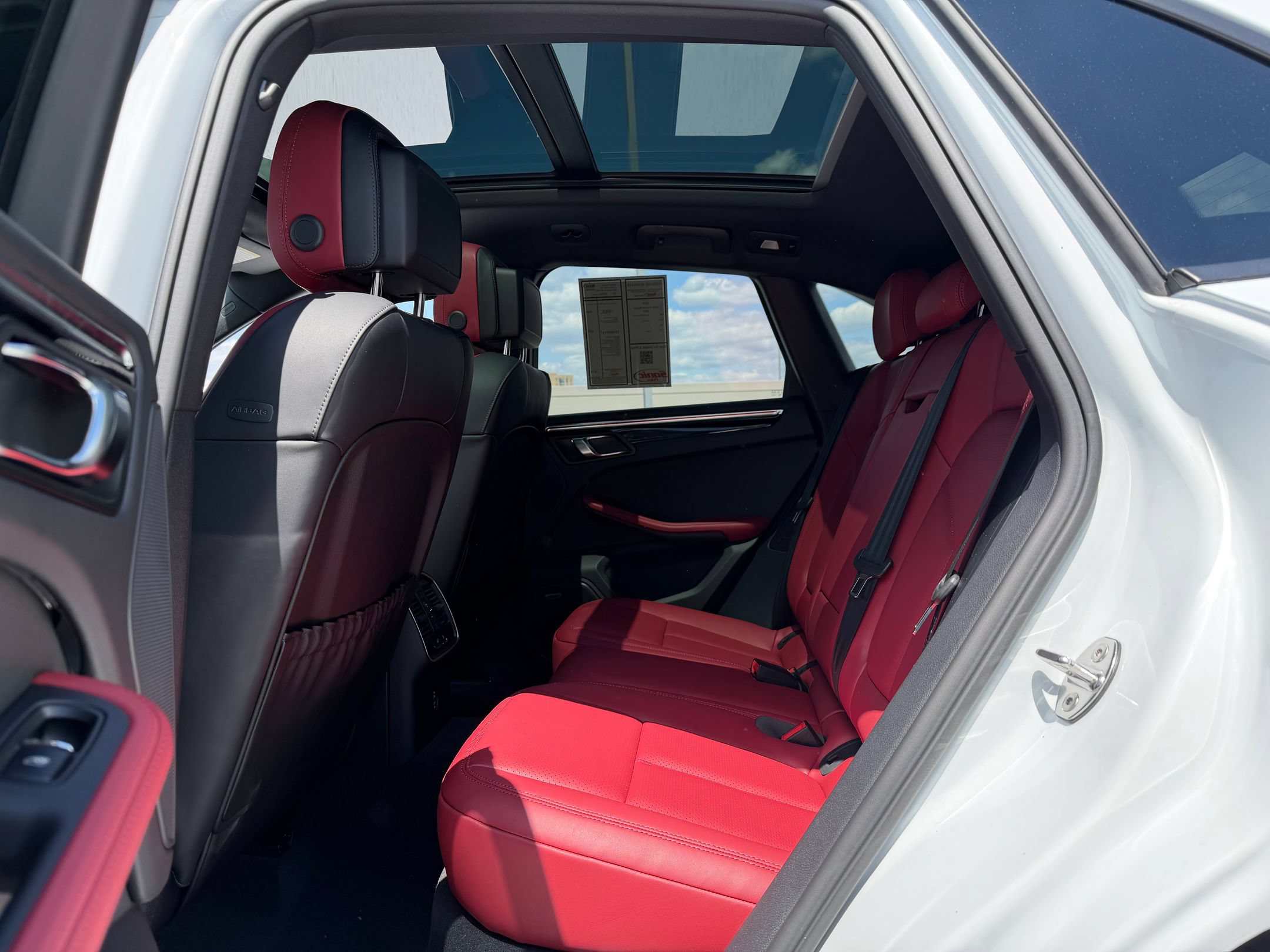 Used 2026 Porsche Macan AWD/4WD image 22