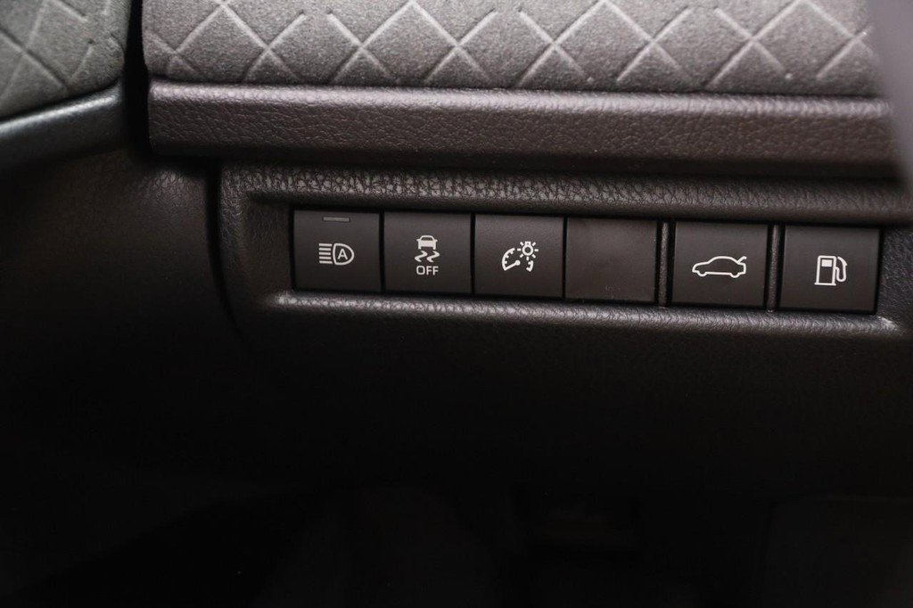 Used 2026 Toyota Camry Hybrid AWD/4WD image 21
