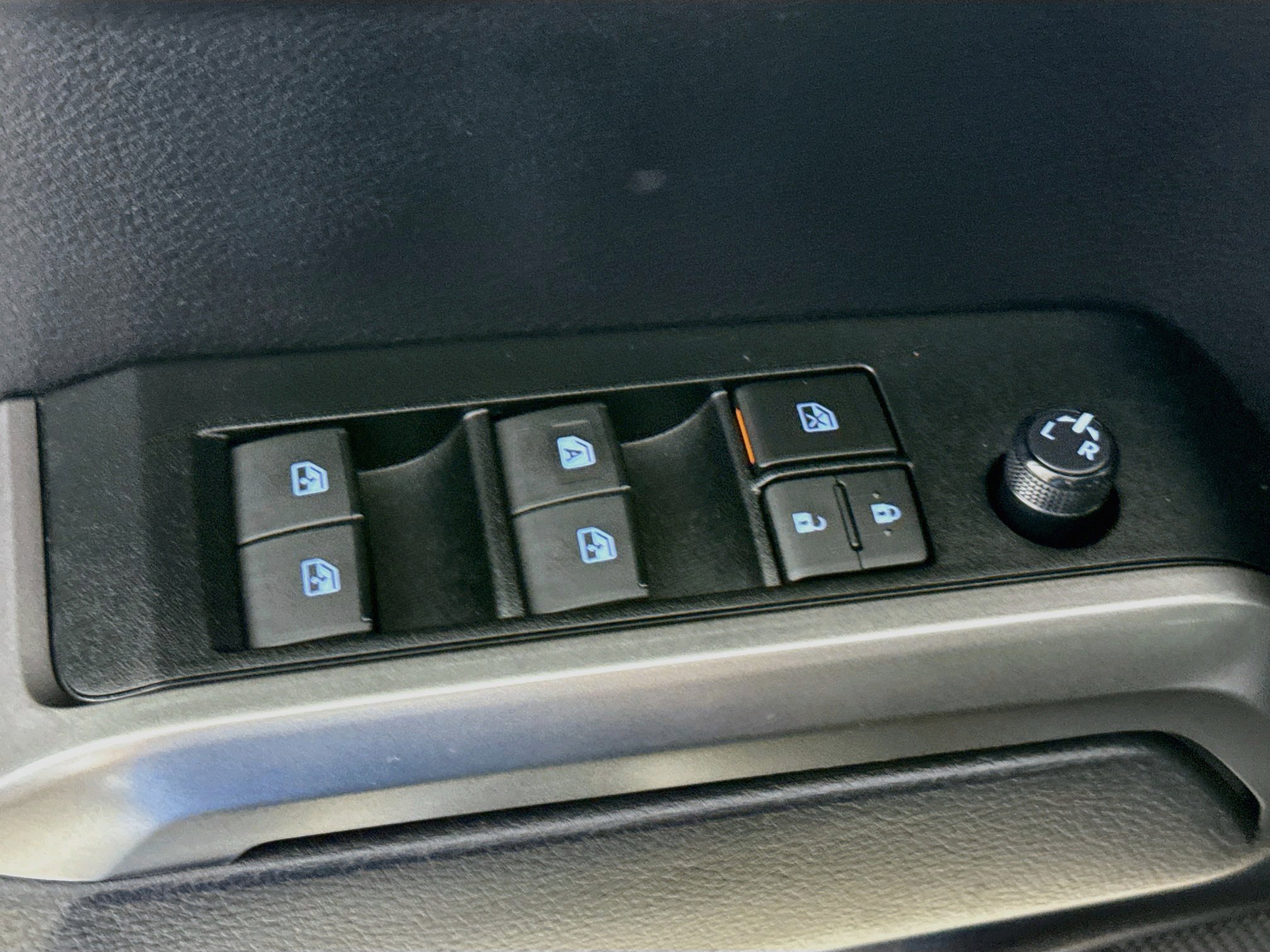 Used 2020 Toyota Tacoma SR5 RWD image 20