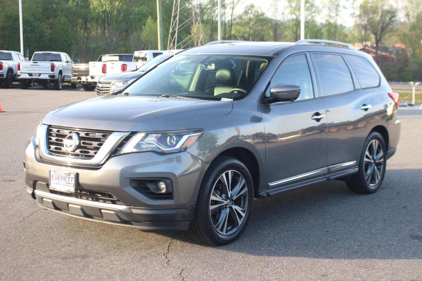 Used 2020 Nissan Pathfinder Platinum image 3