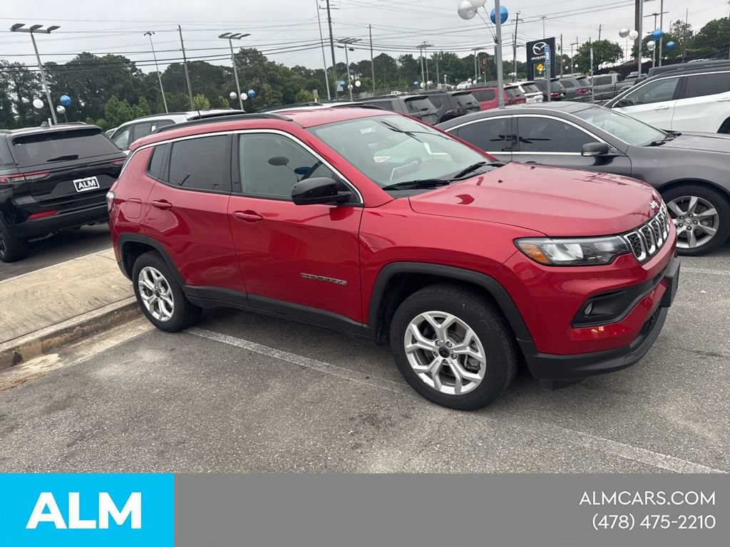 Used 2025 Jeep Compass Latitude AWD/4WD image 5
