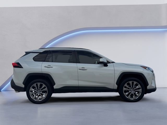 Used 2020 Toyota RAV4 Limited image 4