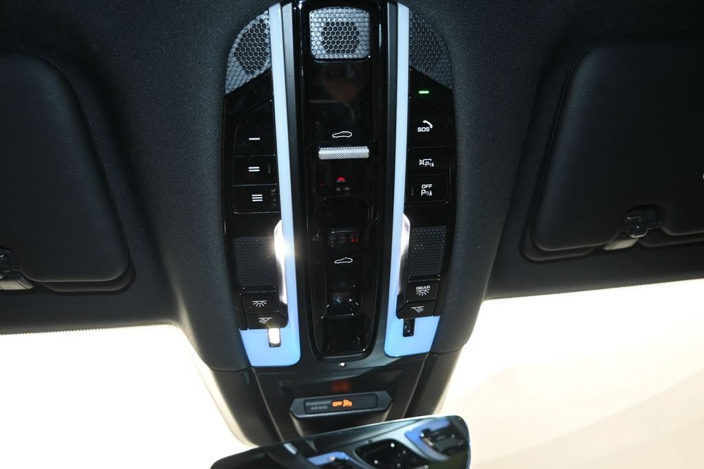 Used 2022 Porsche Cayenne AWD/4WD image 23