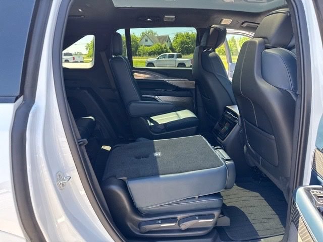 Used 2025 Cadillac Escalade IQ Luxury 2 w/ LPO, Premium Carpet Package AWD/4WD image 44