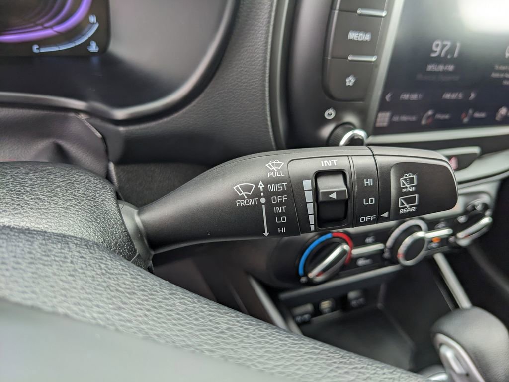Certified 2025 Kia Soul LX image 32