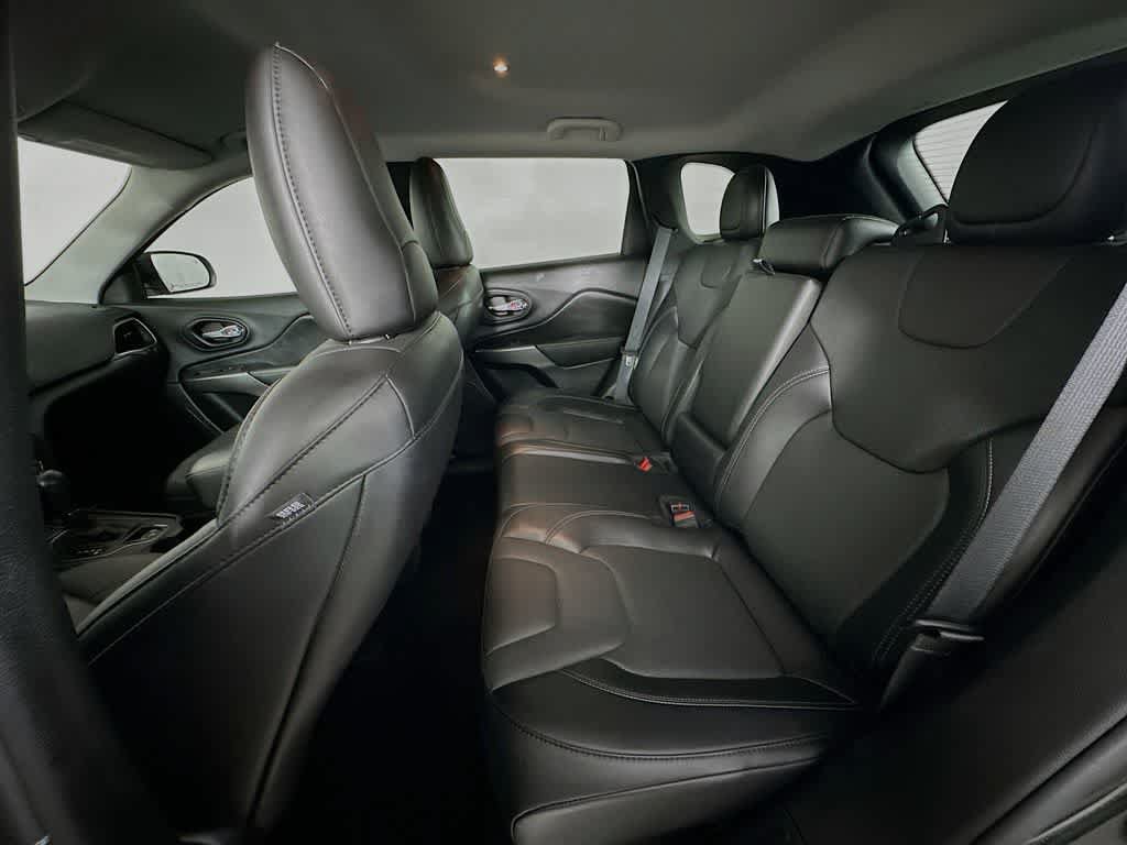 Used 2021 Jeep Cherokee Latitude Lux w/ Comfort/Convenience Group FWD image 14