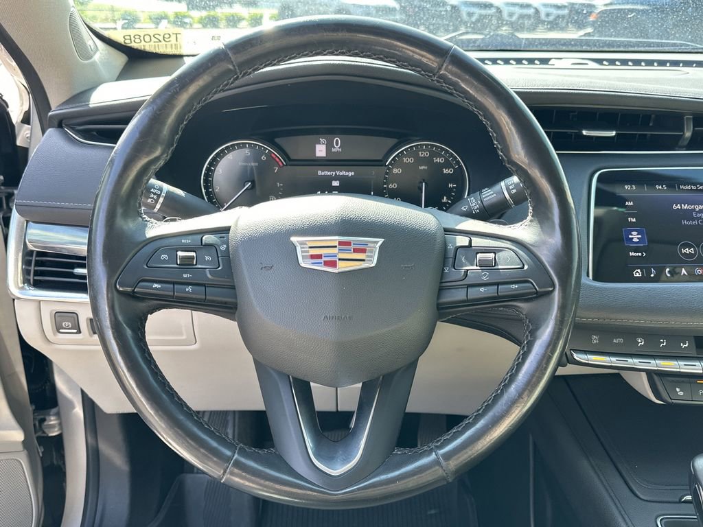 Used 2019 Cadillac XT4 Luxury w/ Cold Weather Package FWD image 12