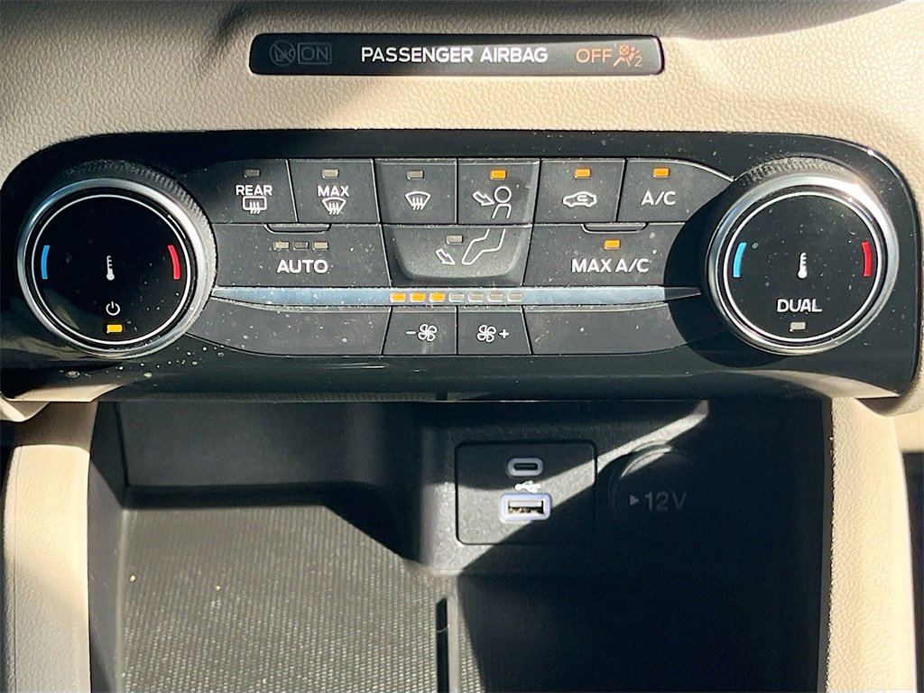 Used 2022 Ford Escape SE w/ Convenience Package image 16