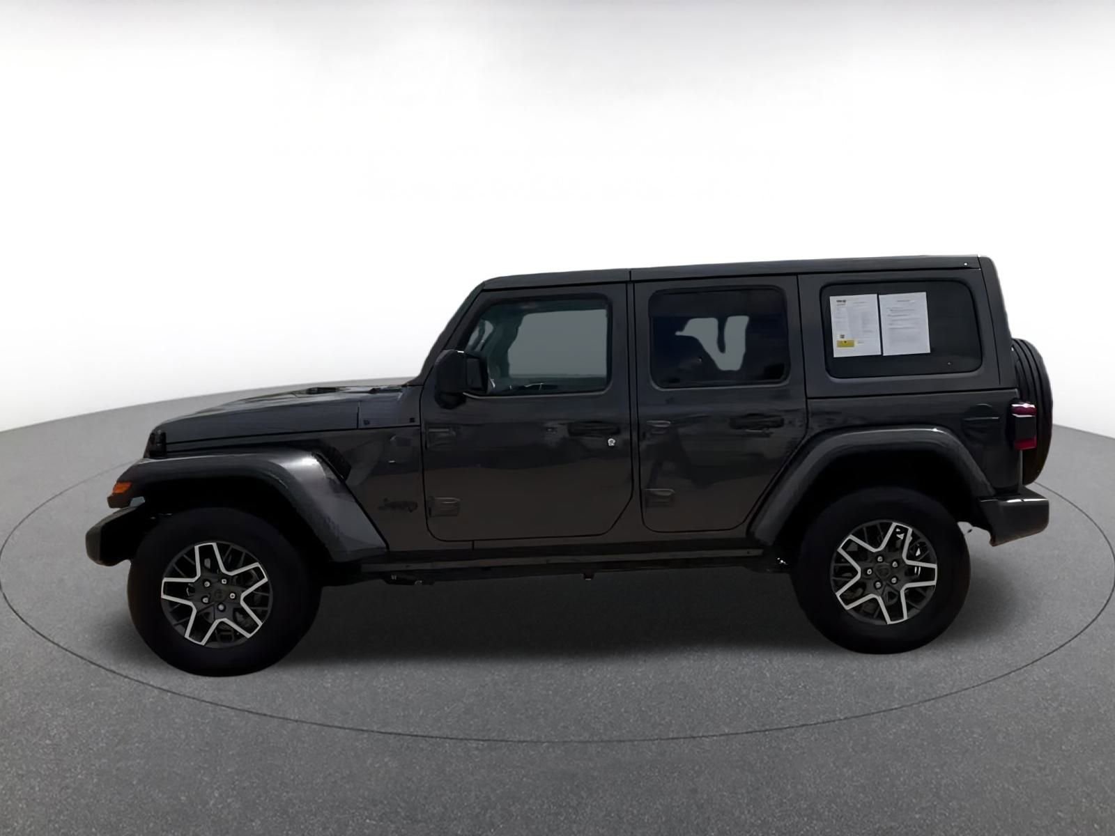 Used 2025 Jeep Wrangler Sahara image 8