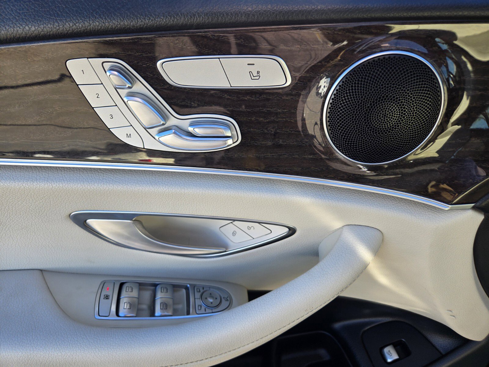 Used 2020 Mercedes-Benz E 350 Sedan image 17