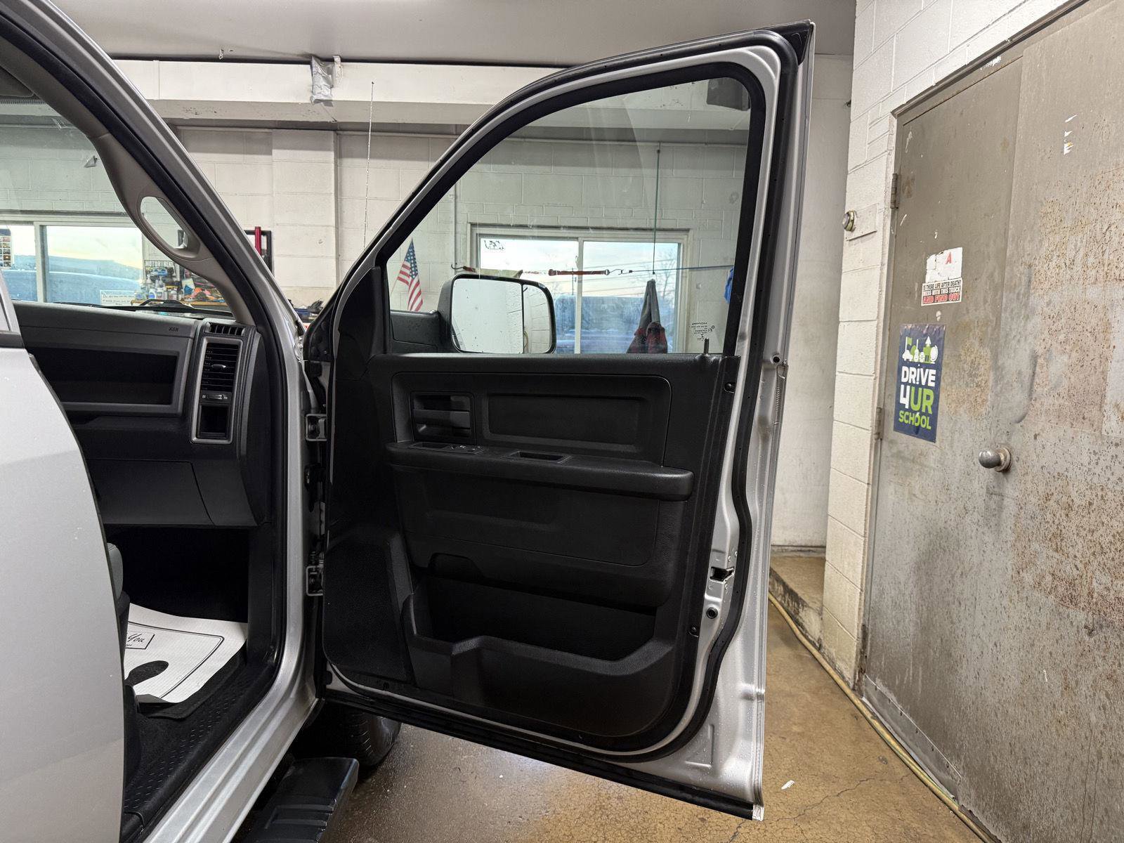 Used 2016 RAM 1500 Express image 25
