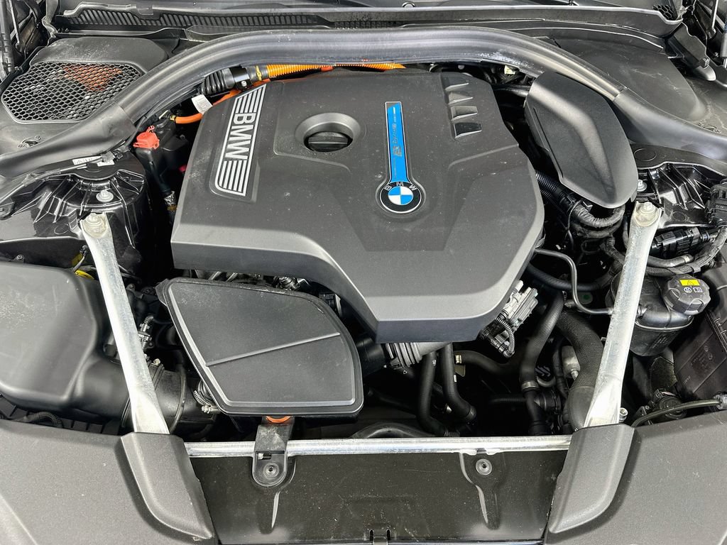 Used 2019 BMW 530e xDrive w/ Convenience Package AWD/4WD image 39