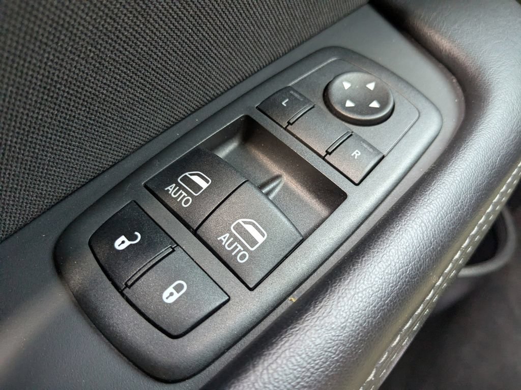 Used 2022 Dodge Challenger R/T Scat Pack w/ Driver Convenience Group RWD image 19