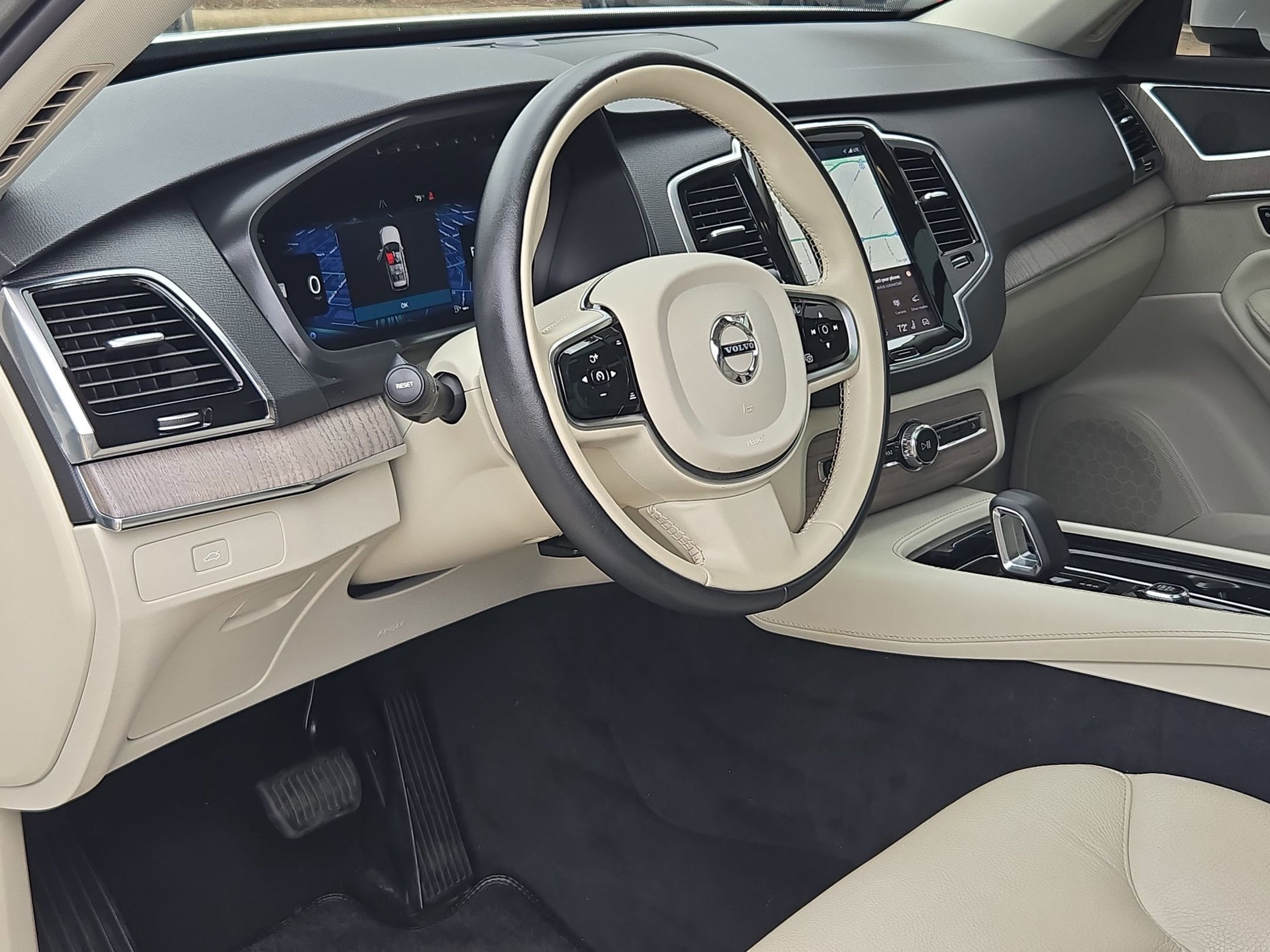 Used 2023 Volvo XC90 B6 Plus AWD/4WD image 11
