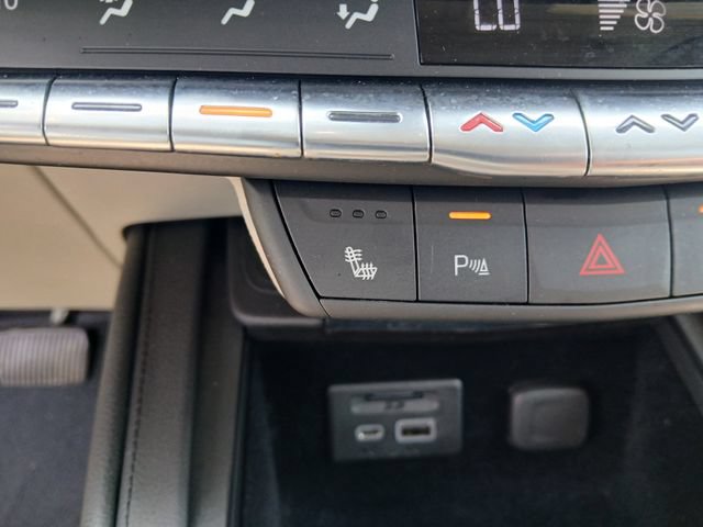 Used 2020 Cadillac XT4 Premium Luxury w/ Cold Weather Package FWD image 22
