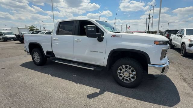 Used 2024 Chevrolet Silverado 2500 LT AWD/4WD image 2