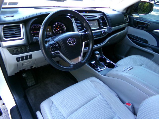 Used 2014 Toyota Highlander Plus AWD/4WD image 14
