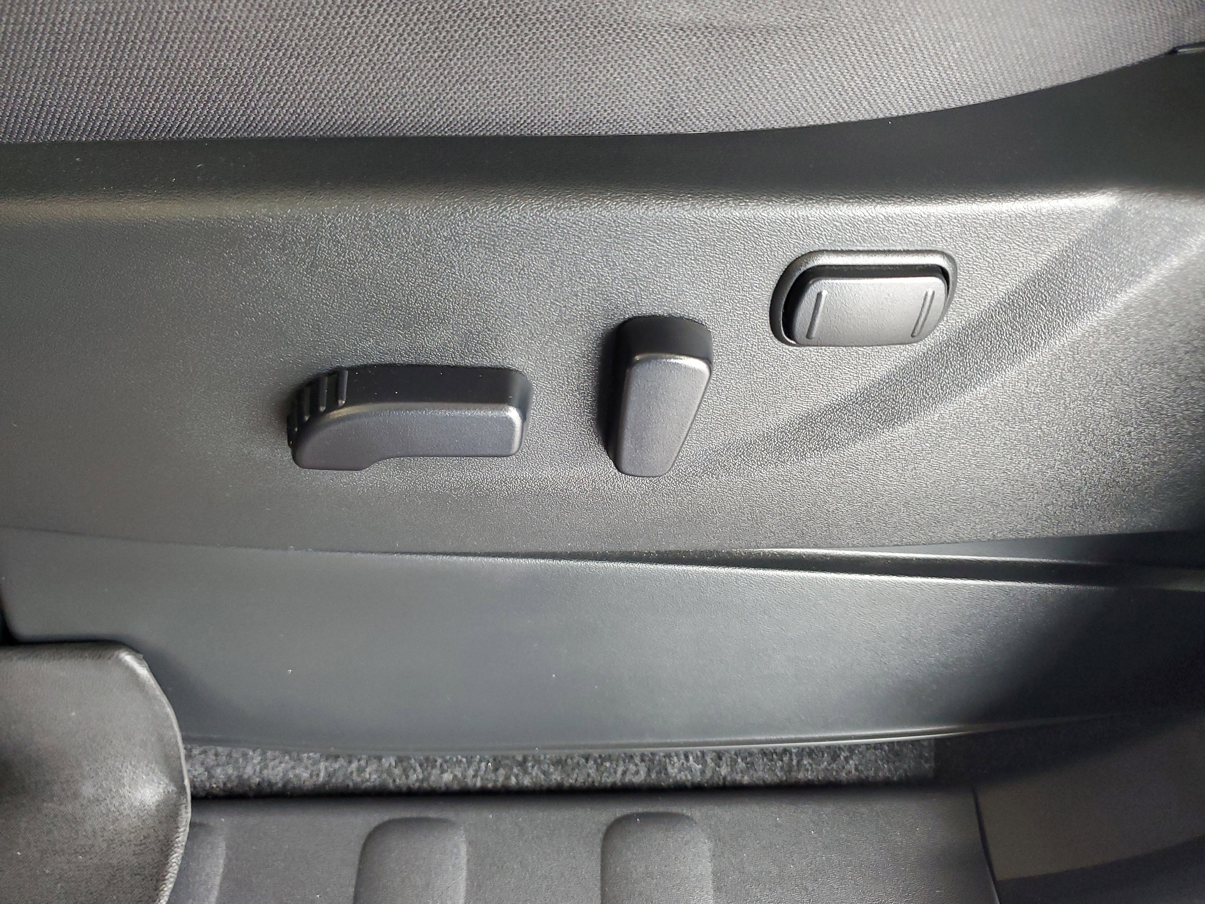 Used 2025 Nissan Frontier SV image 12