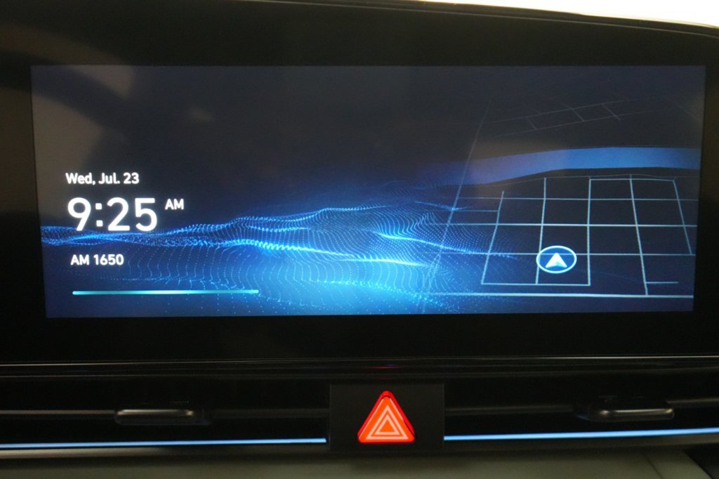 Certified 2025 Hyundai Elantra Limited FWD image 50
