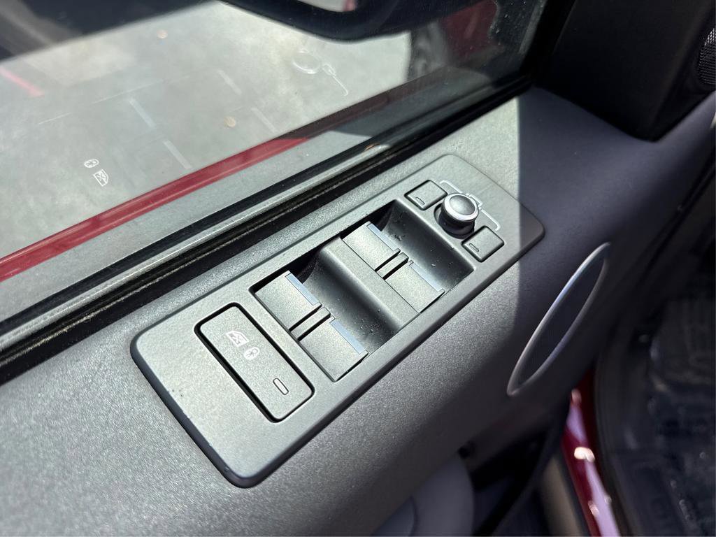 Used 2017 Land Rover Discovery SE AWD/4WD image 38