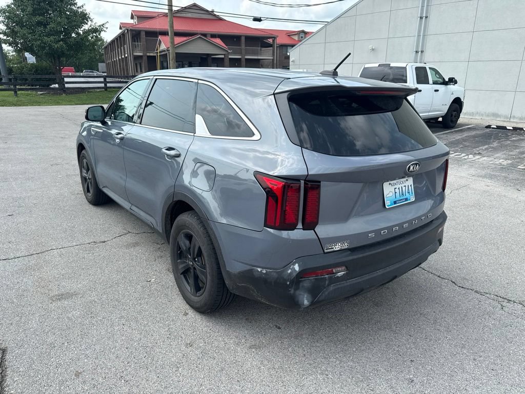 Used 2021 Kia Sorento LX FWD image 4