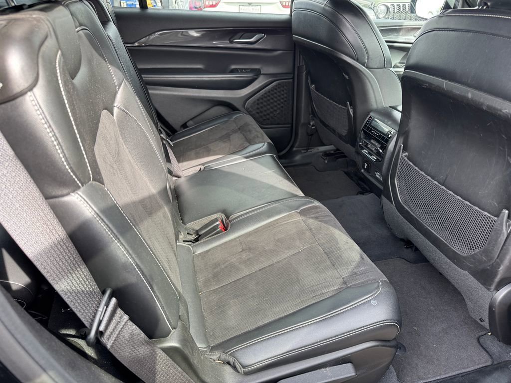 Used 2023 Jeep Grand Cherokee L Laredo RWD image 18