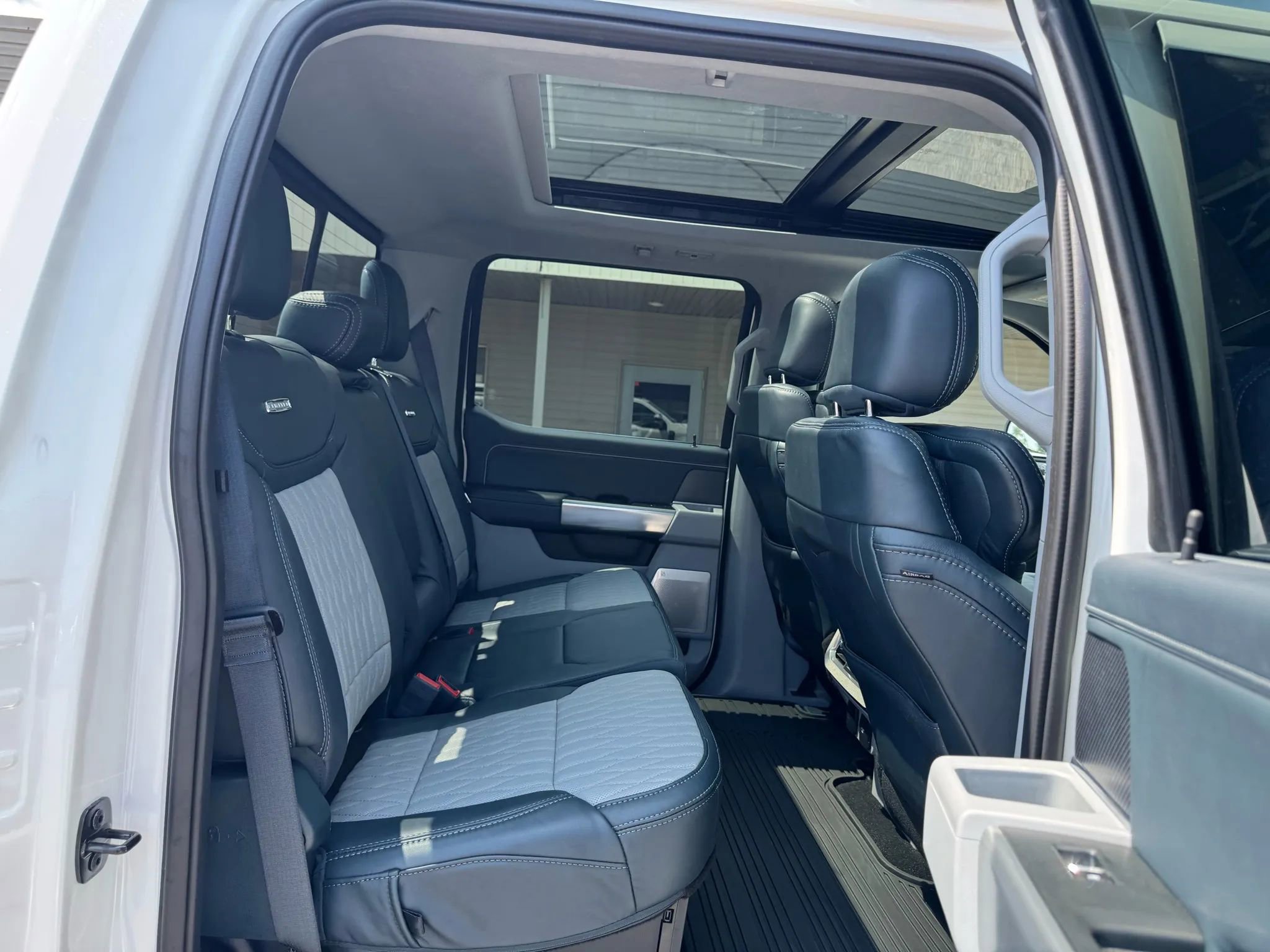 Used 2024 Ford F250 Limited w/ FX4 Off-Road Package image 31