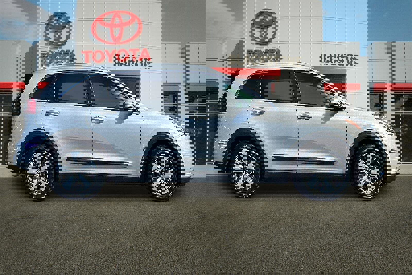 Used 2019 Kia Niro EX Premium w/ Sunroof Package image 2