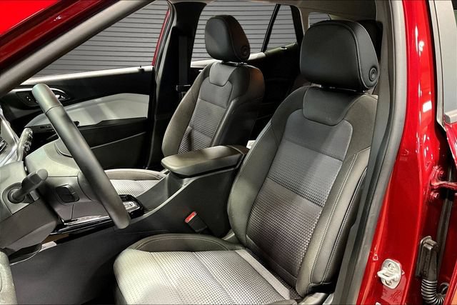 Used 2025 Chevrolet Trax LT w/ Driver Confidence Package FWD image 17