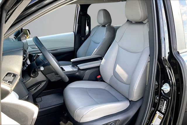 Used 2026 Toyota Sienna XLE FWD image 21