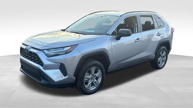 Used 2025 Toyota RAV4 LE AWD/4WD image 3