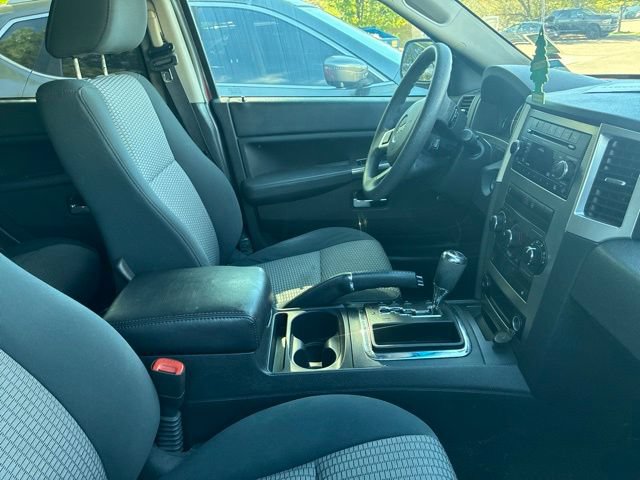 Used 2010 Jeep Grand Cherokee Laredo w/ Popular Equipment Group AWD/4WD image 5