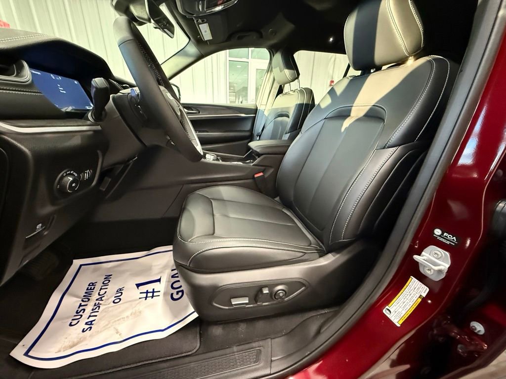 New 2025 Jeep Grand Cherokee Limited image 21