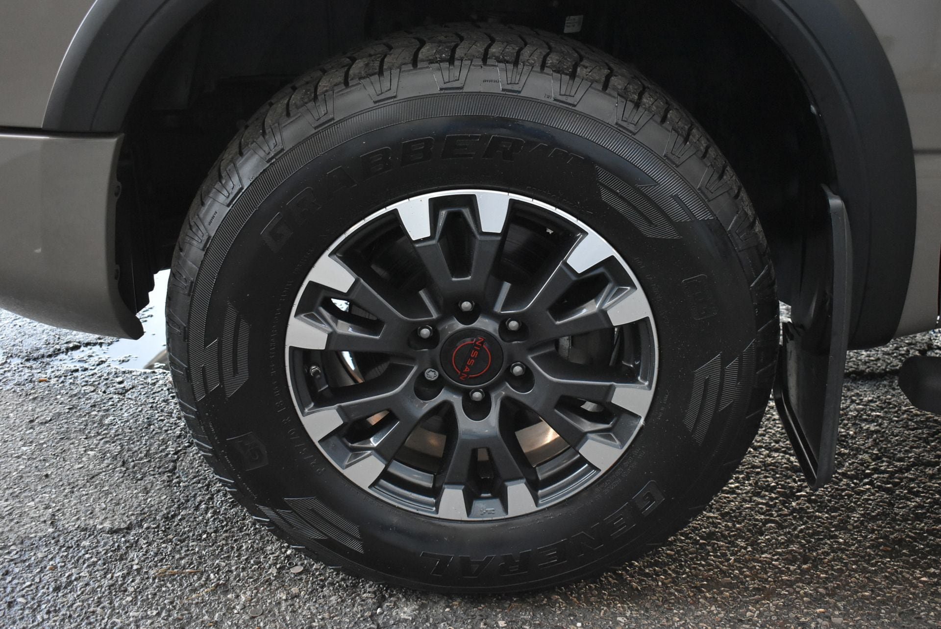 Used 2024 Nissan Titan PRO-4X w/ Pro-4x Convenience Package AWD/4WD image 9