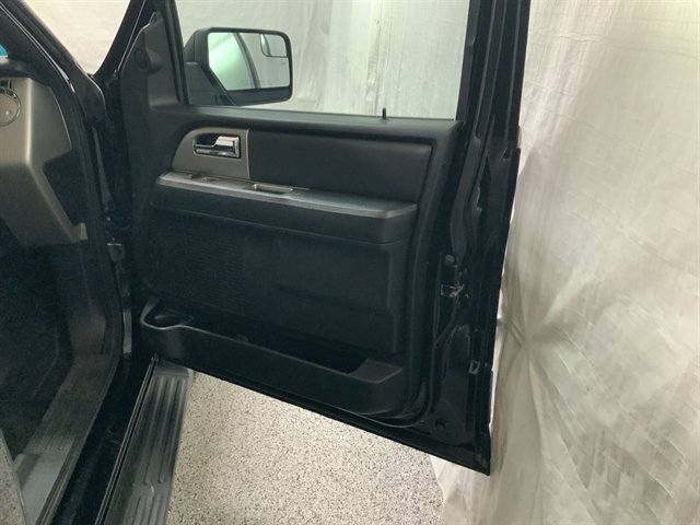 Used 2017 Ford Expedition XLT AWD/4WD image 22