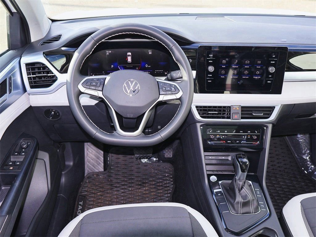 New 2026 Volkswagen Taos SE FWD image 17