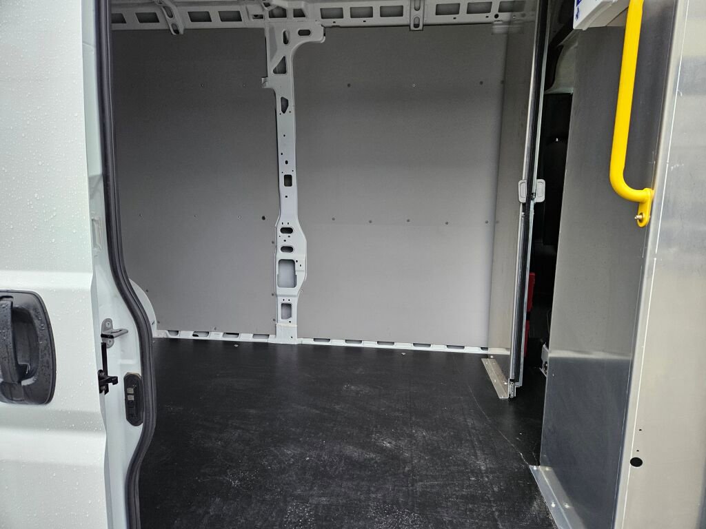 Used 2025 RAM ProMaster 2500 w/ Convenience Group image 14