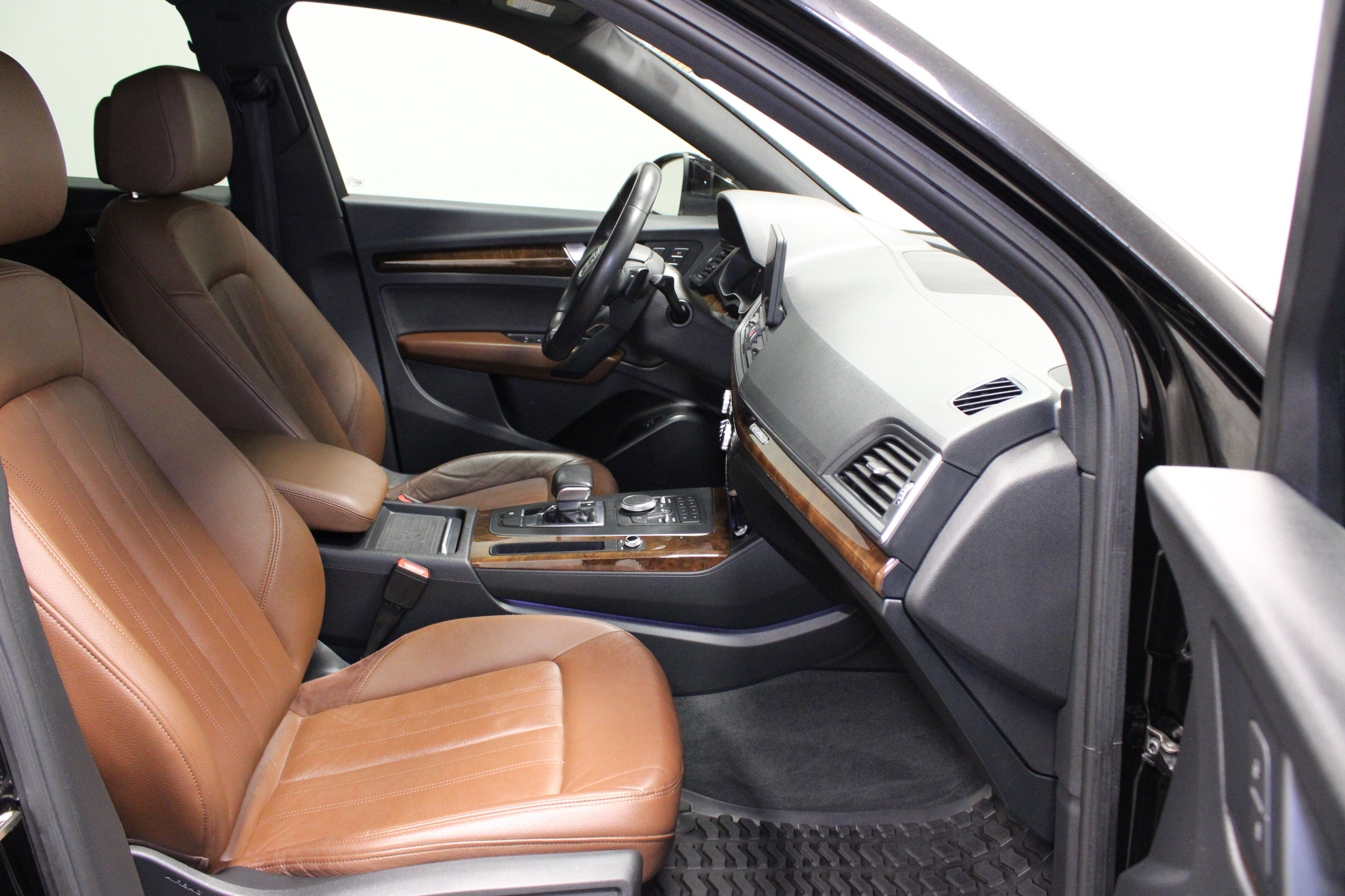 Used 2020 Audi Q5 2.0T Premium w/ Convenience Package AWD/4WD image 15